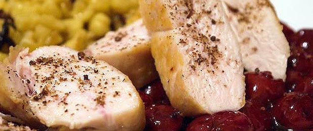 Blanc de Poulet avec Les Cerises de la Guinelle Blanc de Poulet avec Les Cerises de la Guinelle