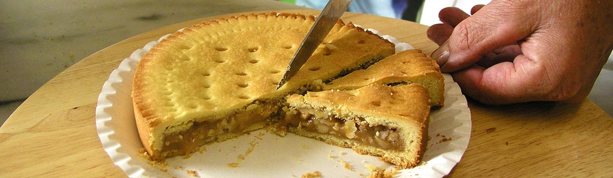 Kaiserstühler Walnusstorte - von Spezialitätenbäcker Daniel Jenne nach dem Originalrezept von Werner Weber gebacken Kaiserstühler Walnusstorte - von Spezialitätenbäcker Daniel Jenne nach dem Originalrezept von Werner Weber gebacken