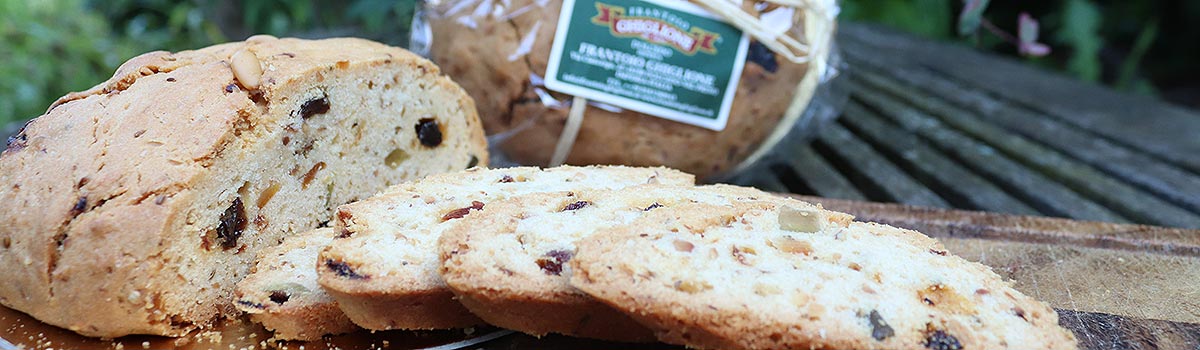 Pane di Pescatore - Mürber Kuchen mit Pinienkernen, kandierten Früchten und Rosinen Pane di Pescatore - Mürber Kuchen mit Pinienkernen, kandierten Früchten und Rosinen